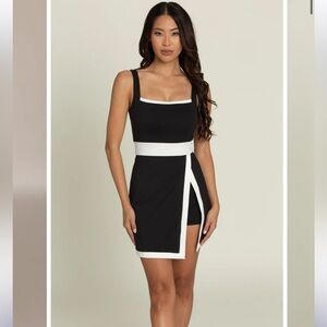Gold Hinge BLACK WHITE LINED ACTIVE DRESS